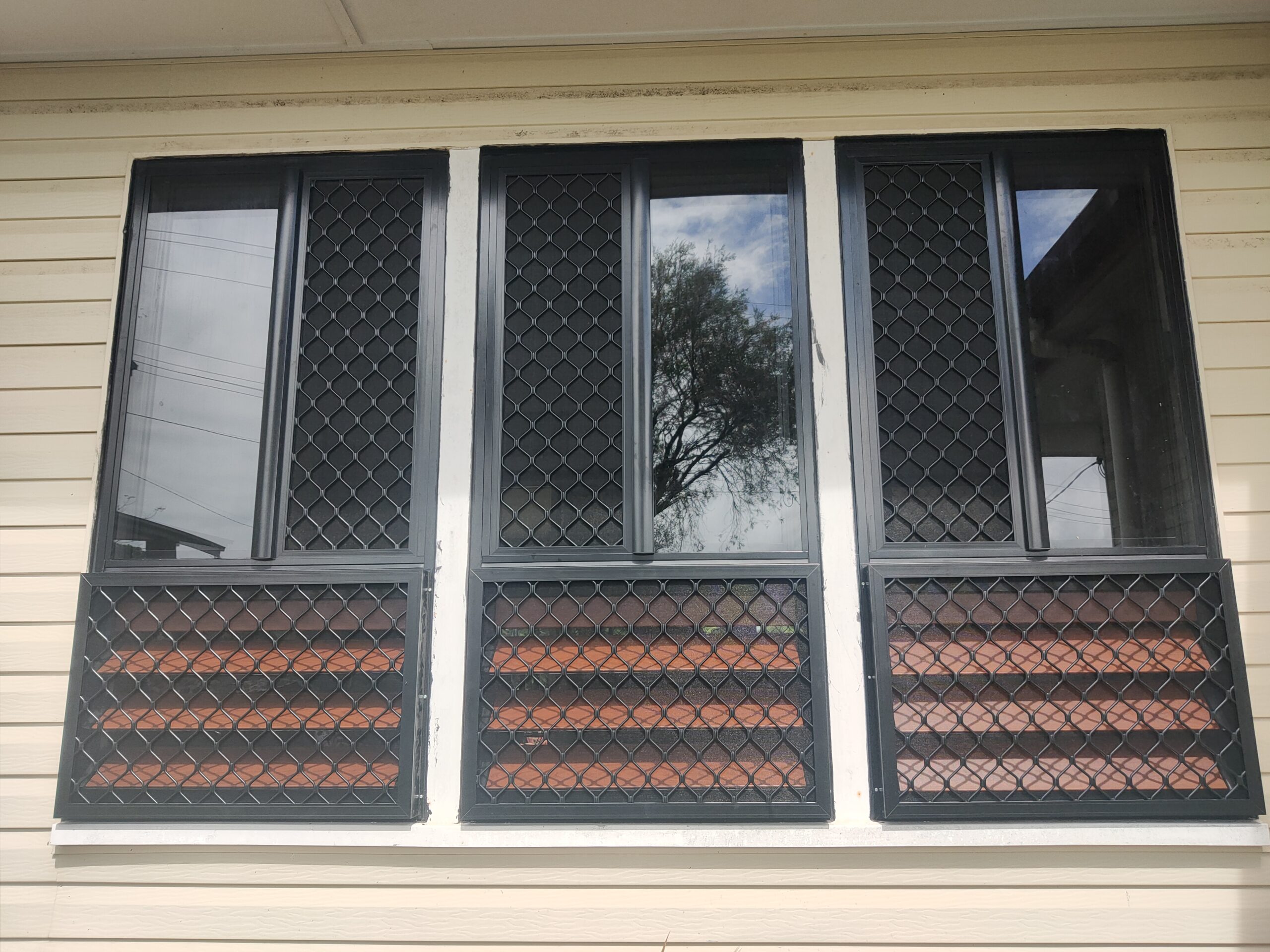 Windows warehouse fnq glass and aluminium